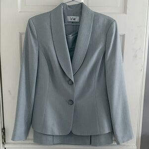 Le Suit Women's Light Gray Shawl Collar two piece suit